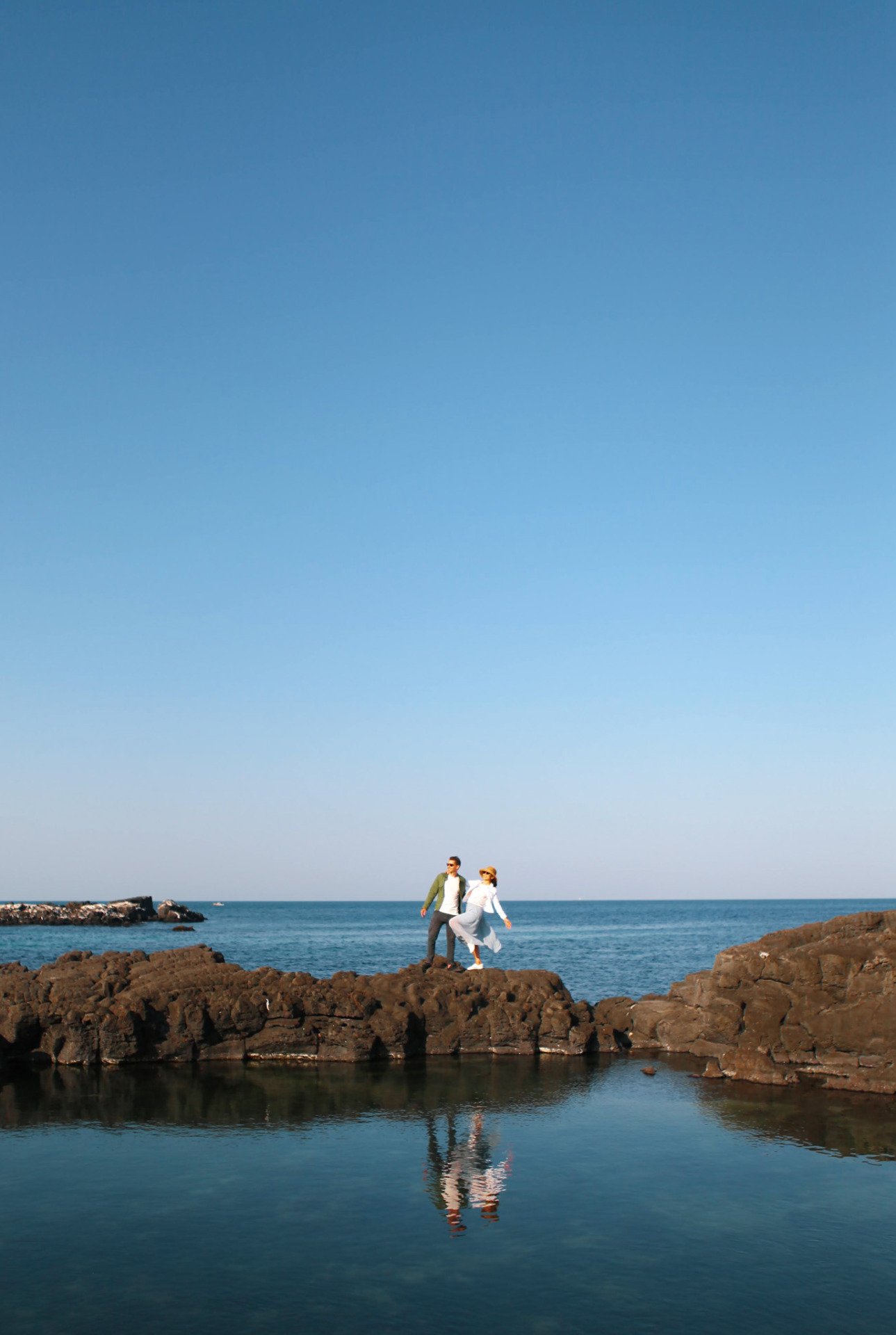 https://mdw-travel-data-us-east-1.s3.amazonaws.com/img/country/South-Korea/Woljeong-Beach/img_02.jpg