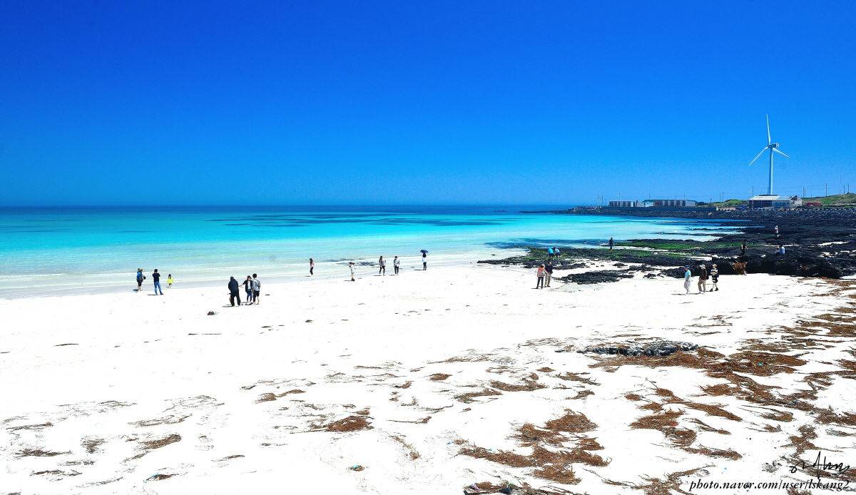 https://mdw-travel-data-us-east-1.s3.amazonaws.com/img/country/South-Korea/Woljeong-Beach/img_03.jpg