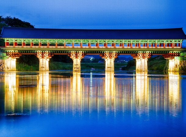 https://mdw-travel-data-us-east-1.s3.amazonaws.com/img/country/South-Korea/Woljeonggyo-Bridge/img_02.jpg