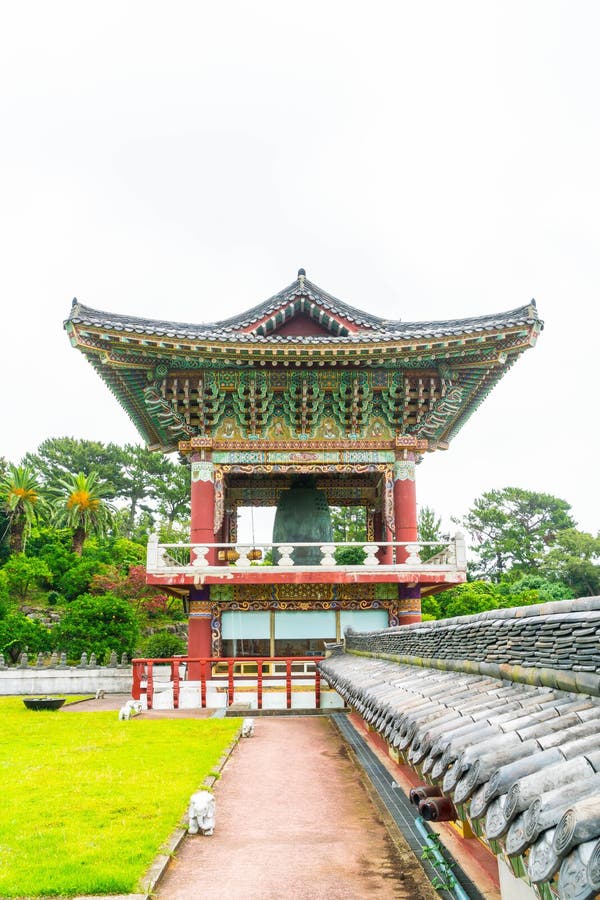 https://mdw-travel-data-us-east-1.s3.amazonaws.com/img/country/South-Korea/Yakcheonsa-Temple/img_02.jpg