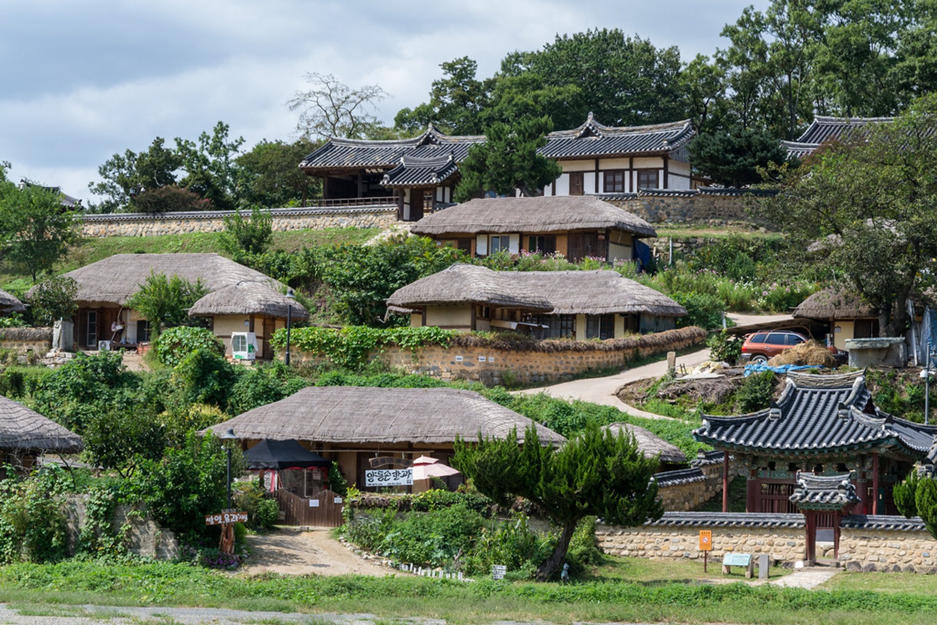 https://mdw-travel-data-us-east-1.s3.amazonaws.com/img/country/South-Korea/Yangrimdong-Traditional-Culture-Village/img_02.jpg