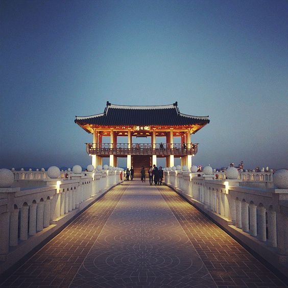 https://mdw-travel-data-us-east-1.s3.amazonaws.com/img/country/South-Korea/Yeongildae-Beach/img_00.jpg