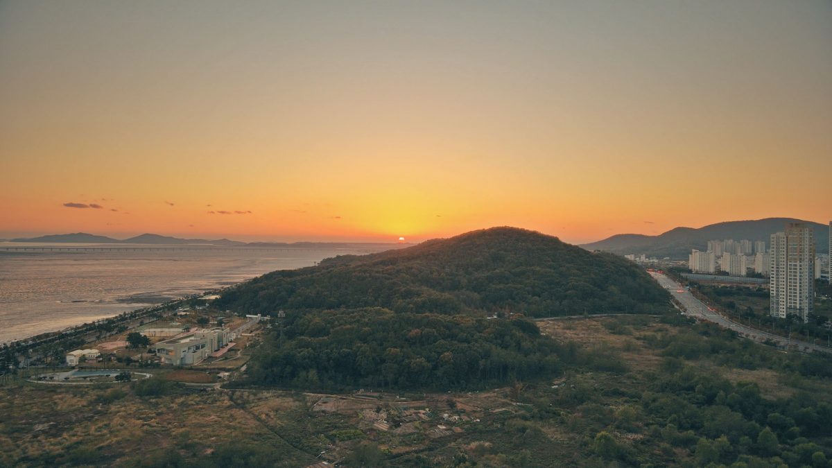 https://mdw-travel-data-us-east-1.s3.amazonaws.com/img/country/South-Korea/Yeongjongdo-Island/img_01.jpg