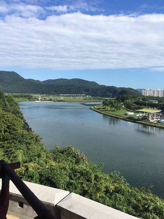 https://mdw-travel-data-us-east-1.s3.amazonaws.com/img/country/South-Korea/Yeongnamnu-Pavilion/img_01.jpg