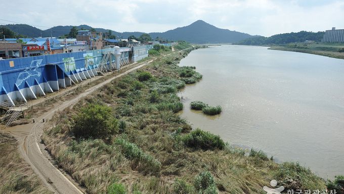 https://mdw-travel-data-us-east-1.s3.amazonaws.com/img/country/South-Korea/Yeongsangang-River-Rail-Bike/img_00.jpg