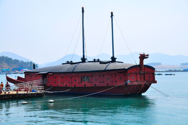 https://mdw-travel-data-us-east-1.s3.amazonaws.com/img/country/South-Korea/Yeosu-Turtle-Ship/img_03.jpg