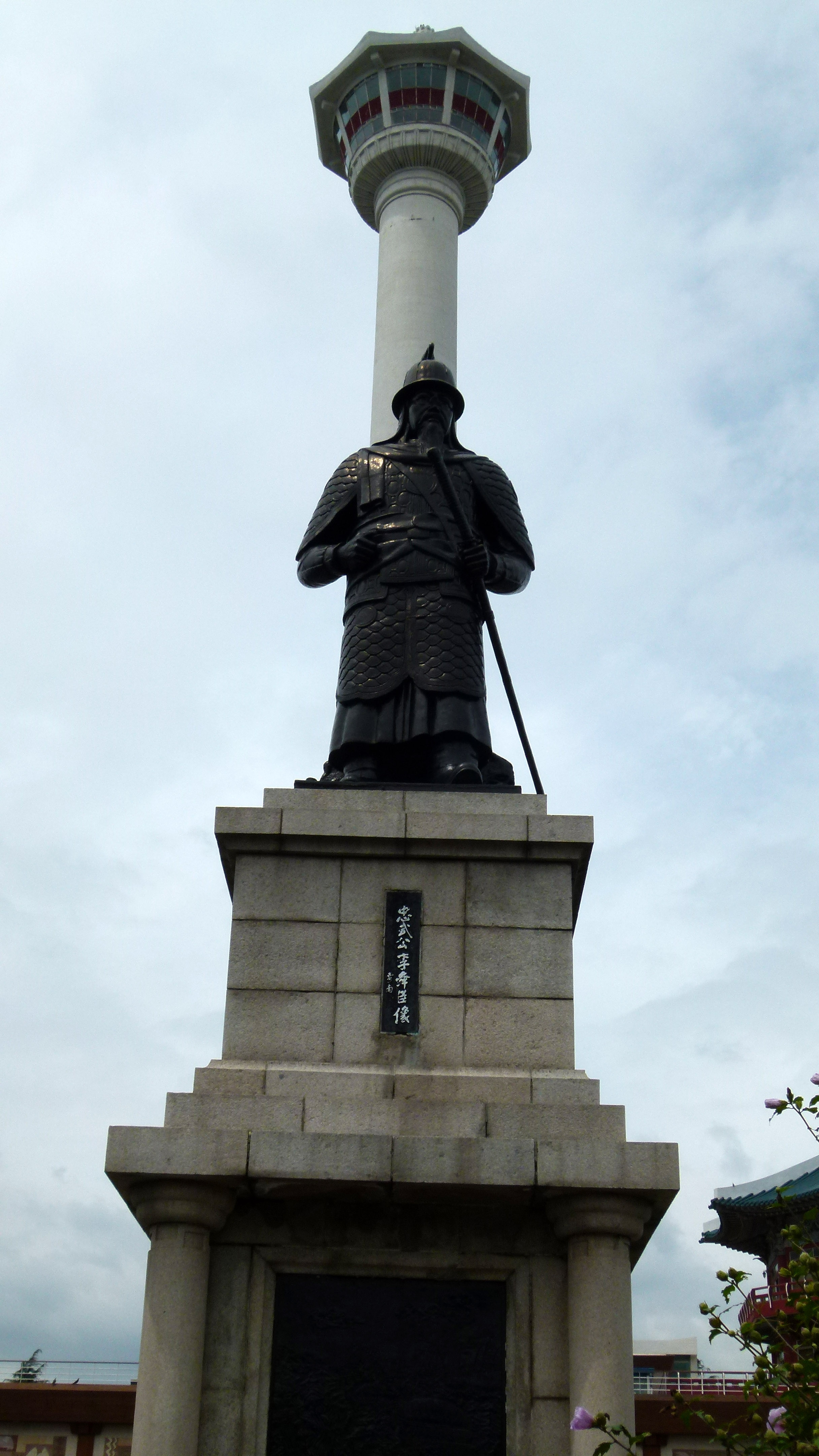 https://mdw-travel-data-us-east-1.s3.amazonaws.com/img/country/South-Korea/Yi-Sun-Sin-Park/img_01.jpg
