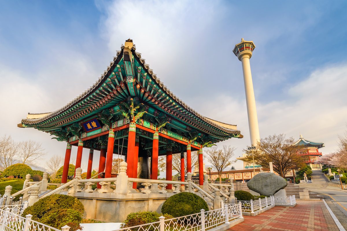 https://mdw-travel-data-us-east-1.s3.amazonaws.com/img/country/South-Korea/Yongdusan-Park/img_01.jpg