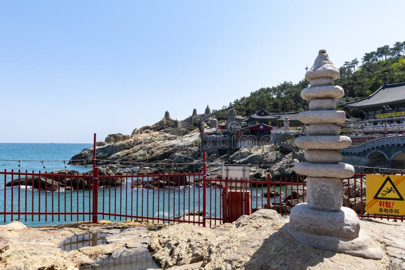 https://mdw-travel-data-us-east-1.s3.amazonaws.com/img/country/South-Korea/Yonggungsa-Temple/img_03.jpg