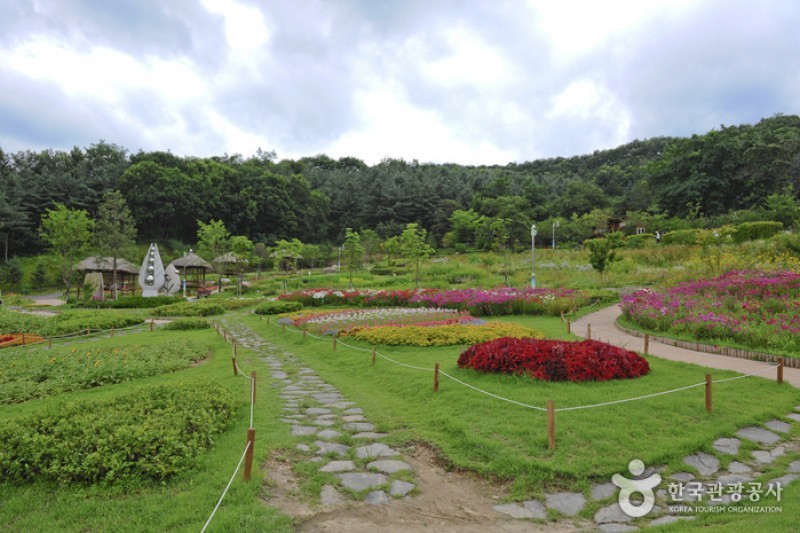 https://mdw-travel-data-us-east-1.s3.amazonaws.com/img/country/South-Korea/Yongin-Agricultural-Theme-Park/img_01.jpg