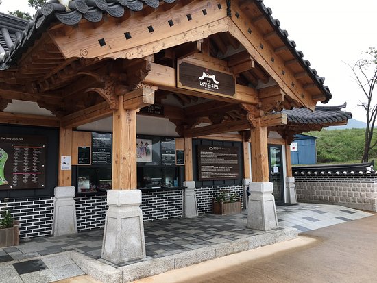 https://mdw-travel-data-us-east-1.s3.amazonaws.com/img/country/South-Korea/Yongin-Daejanggeum-Park/img_01.jpg