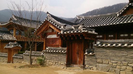 https://mdw-travel-data-us-east-1.s3.amazonaws.com/img/country/South-Korea/Yongin-Daejanggeum-Park/img_03.jpg
