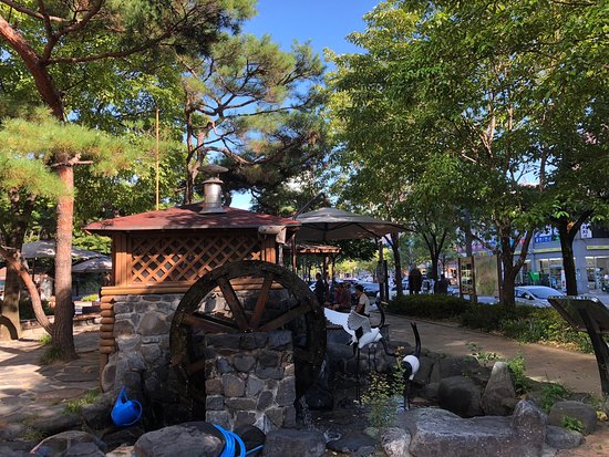 https://mdw-travel-data-us-east-1.s3.amazonaws.com/img/country/South-Korea/Yuseong-Hot-Springs-Public-Outdoor-Bath/img_03.jpg