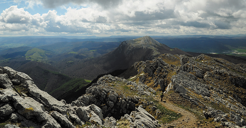 https://mdw-travel-data-us-east-1.s3.amazonaws.com/img/country/Spain/Aizkorri-Aratz-Natural-Park/img_02.jpg