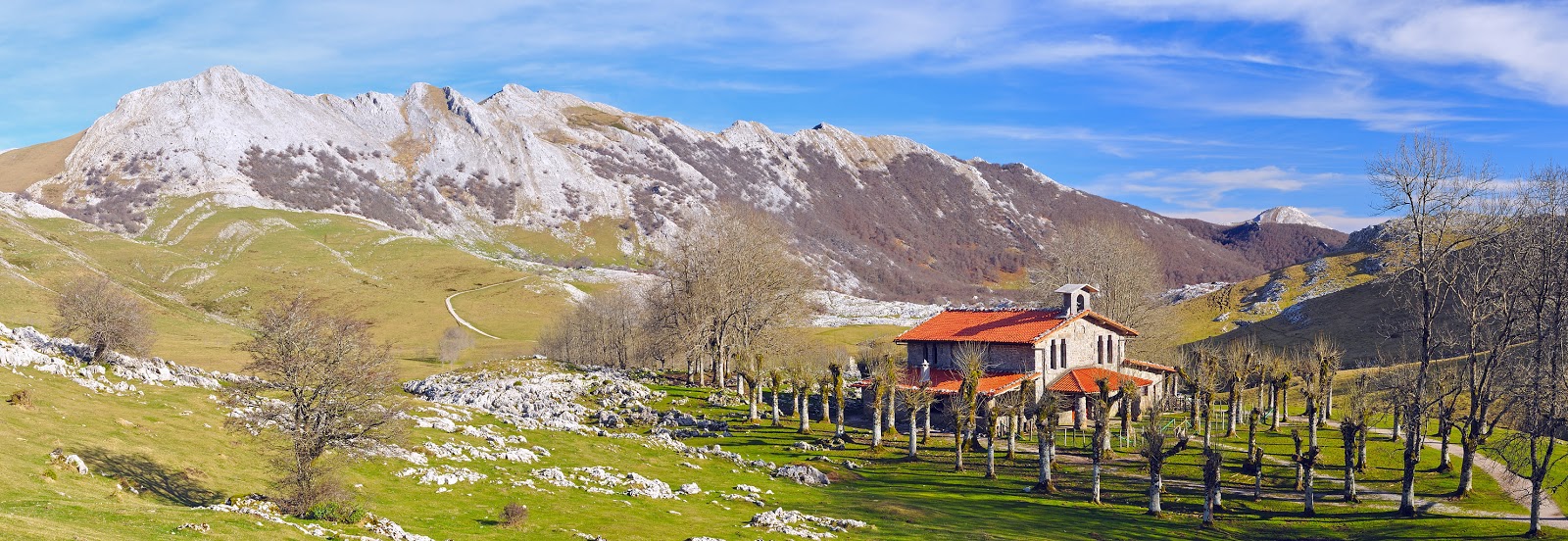https://mdw-travel-data-us-east-1.s3.amazonaws.com/img/country/Spain/Aizkorri-Aratz-Natural-Park/img_03.jpg