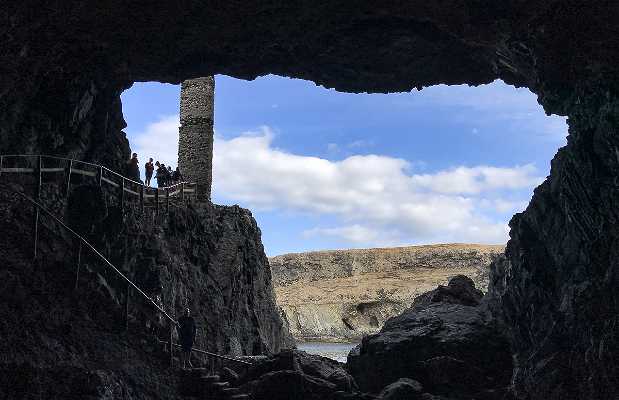 https://mdw-travel-data-us-east-1.s3.amazonaws.com/img/country/Spain/Ajuy-Caves/img_01.jpg