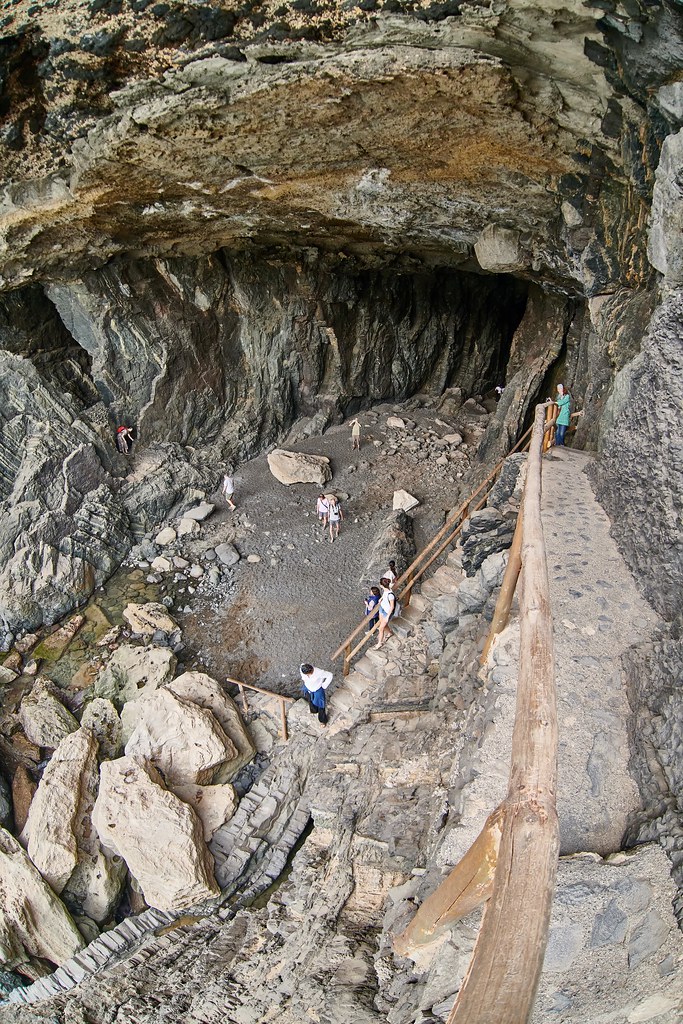https://mdw-travel-data-us-east-1.s3.amazonaws.com/img/country/Spain/Ajuy-Caves/img_03.jpg