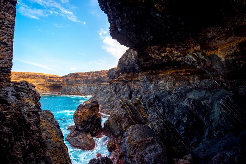 https://mdw-travel-data-us-east-1.s3.amazonaws.com/img/country/Spain/Ajuy-Caves/img_04.jpg