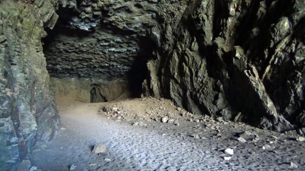 https://mdw-travel-data-us-east-1.s3.amazonaws.com/img/country/Spain/Ajuy-Caves/img_05.jpg