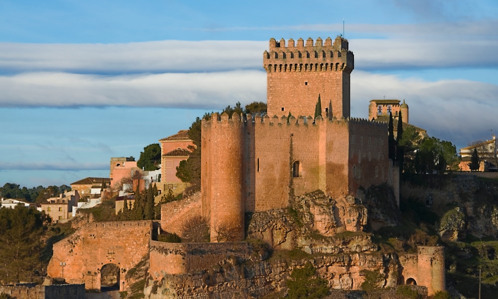 https://mdw-travel-data-us-east-1.s3.amazonaws.com/img/country/Spain/Alarcon-Castle/img_01.jpg