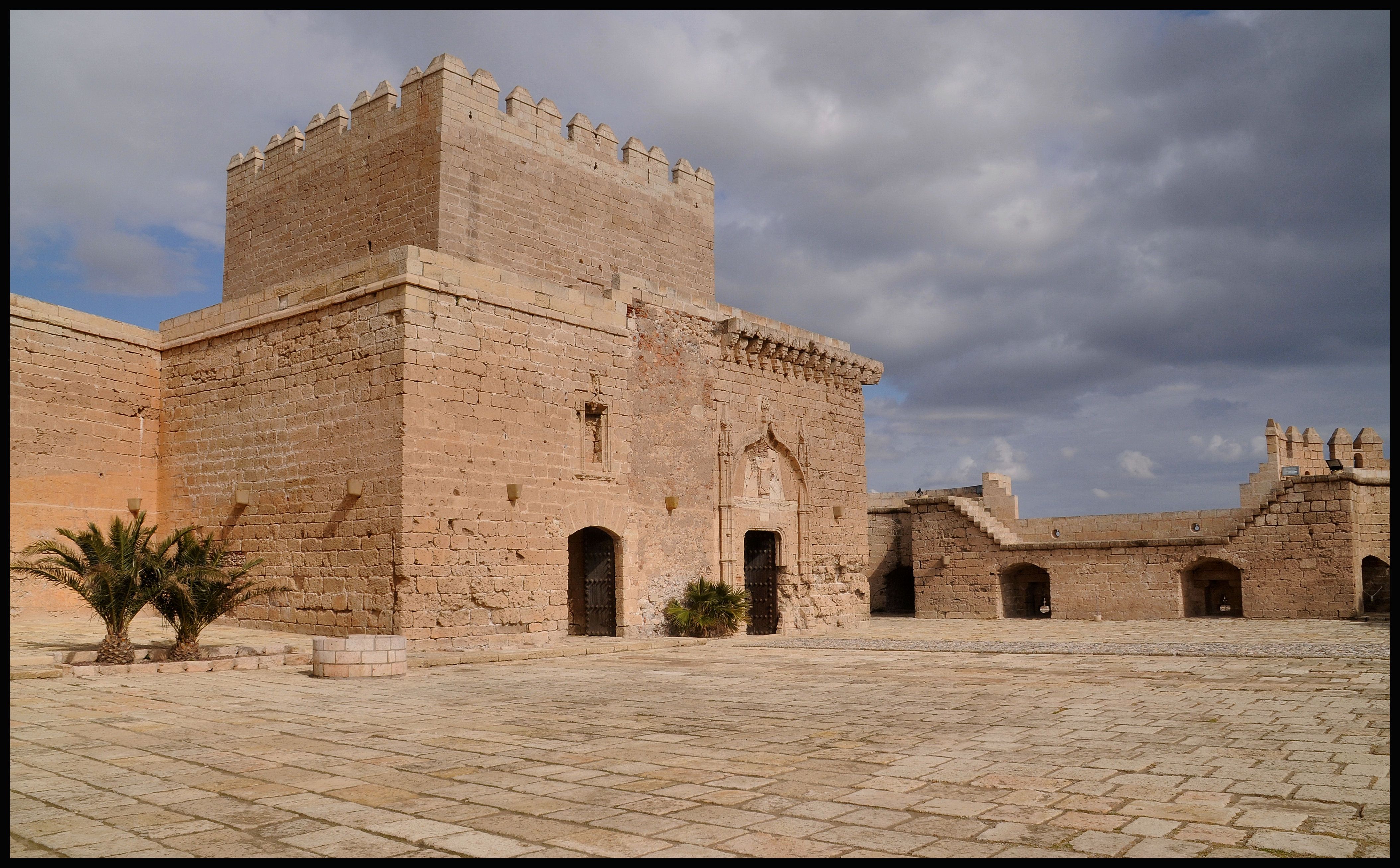 https://mdw-travel-data-us-east-1.s3.amazonaws.com/img/country/Spain/Alcazaba/img_01.jpg