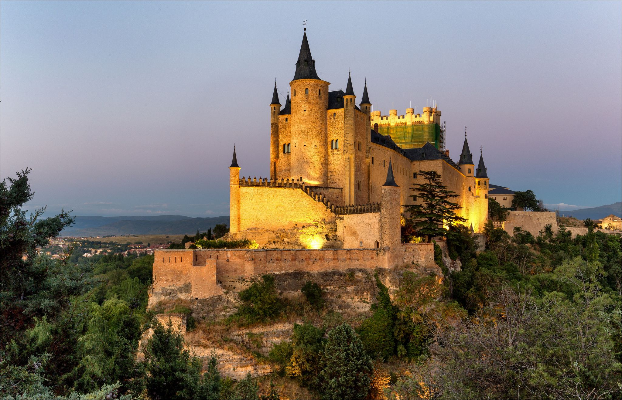 https://mdw-travel-data-us-east-1.s3.amazonaws.com/img/country/Spain/Alcazar-of-Segovia/img_01.jpg