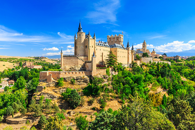 https://mdw-travel-data-us-east-1.s3.amazonaws.com/img/country/Spain/Alcazar-of-Segovia/img_03.jpg
