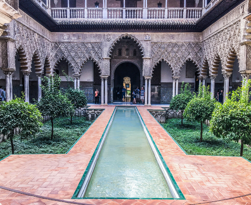 https://mdw-travel-data-us-east-1.s3.amazonaws.com/img/country/Spain/Alcazar-of-Seville/img_01.jpg