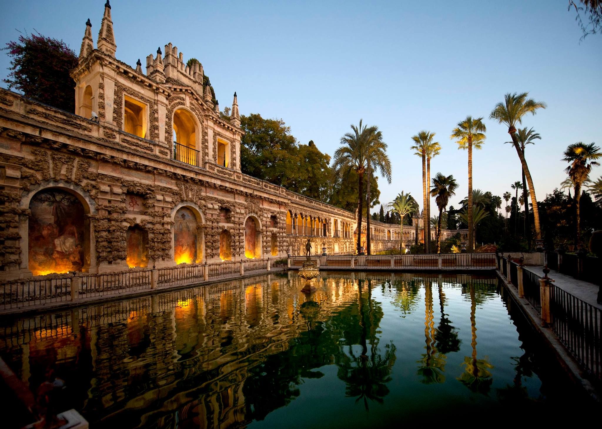 https://mdw-travel-data-us-east-1.s3.amazonaws.com/img/country/Spain/Alcazar-of-Seville/img_02.jpg