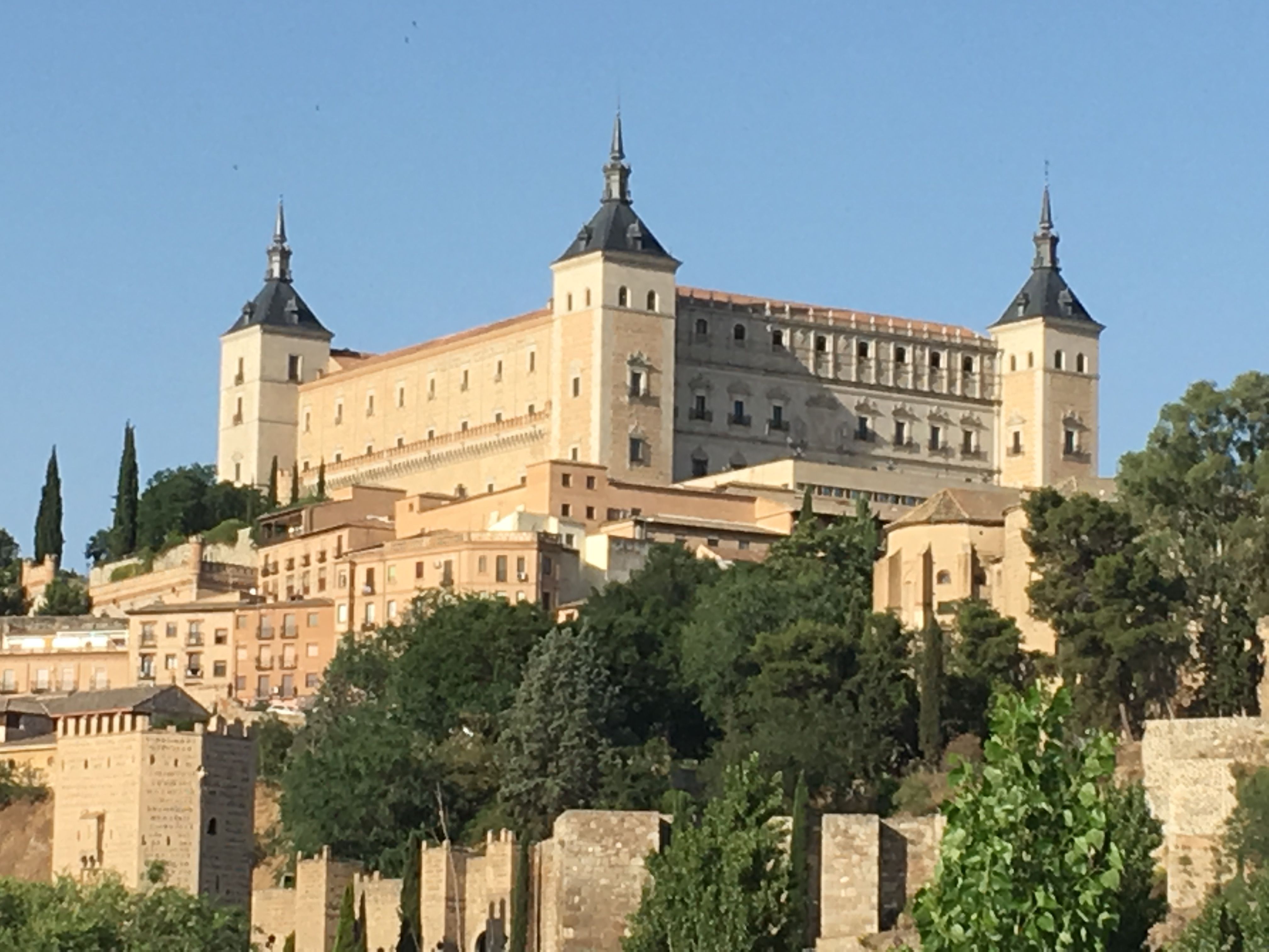 https://mdw-travel-data-us-east-1.s3.amazonaws.com/img/country/Spain/Alcazar-of-Toledo/img_00.jpg