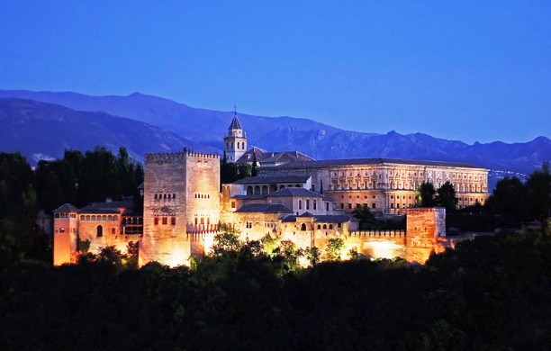 https://mdw-travel-data-us-east-1.s3.amazonaws.com/img/country/Spain/Alhambra/img_01.jpg