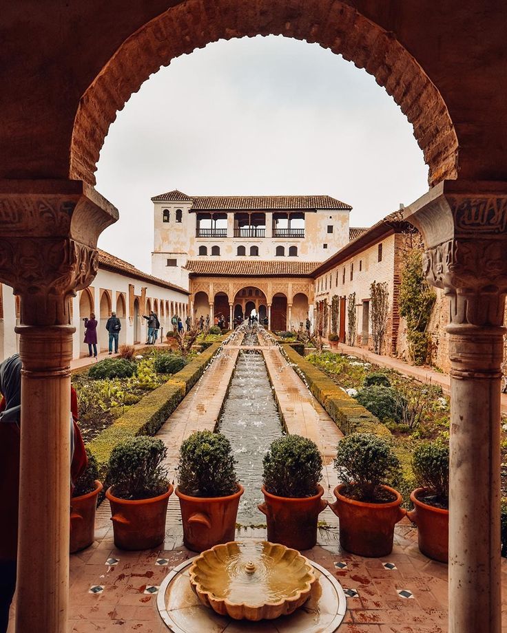https://mdw-travel-data-us-east-1.s3.amazonaws.com/img/country/Spain/Alhambra/img_03.jpg
