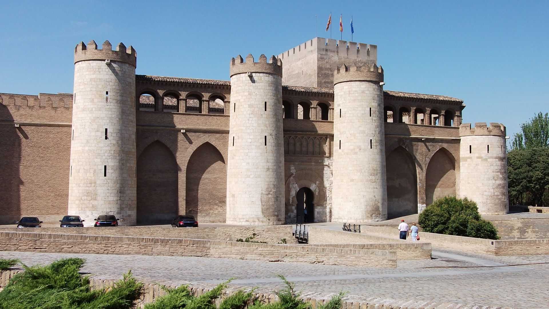 https://mdw-travel-data-us-east-1.s3.amazonaws.com/img/country/Spain/Aljaferia-Palace/img_01.jpg