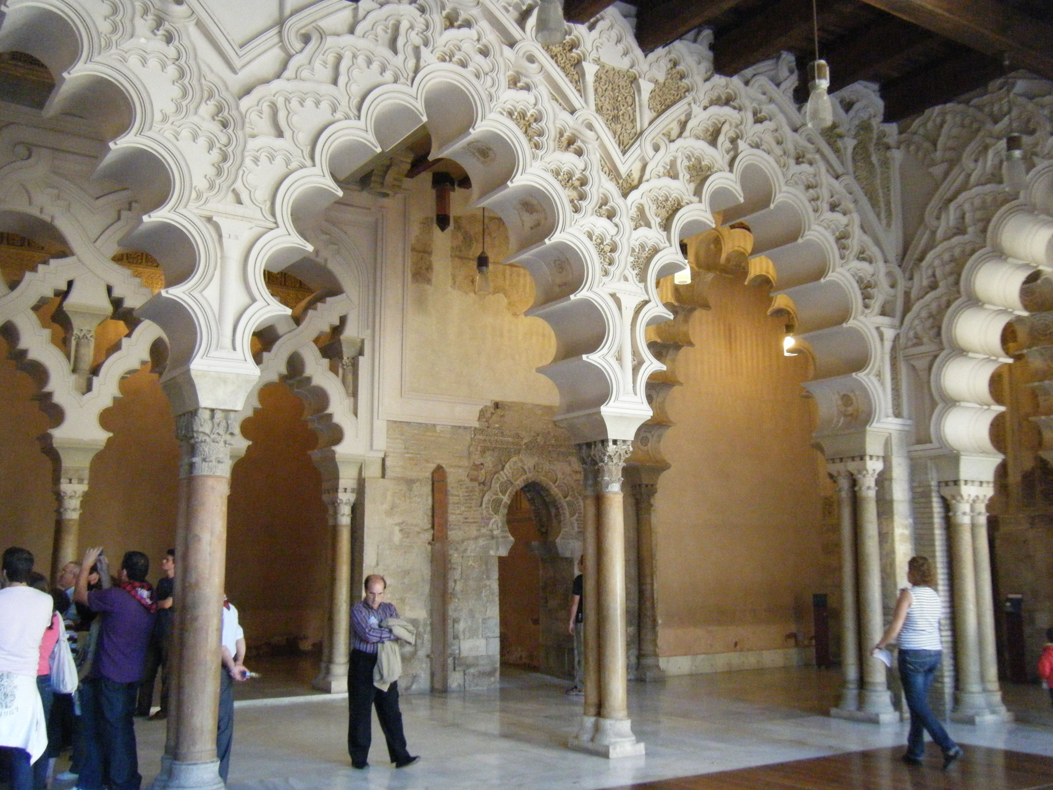 https://mdw-travel-data-us-east-1.s3.amazonaws.com/img/country/Spain/Aljaferia-Palace/img_03.jpg