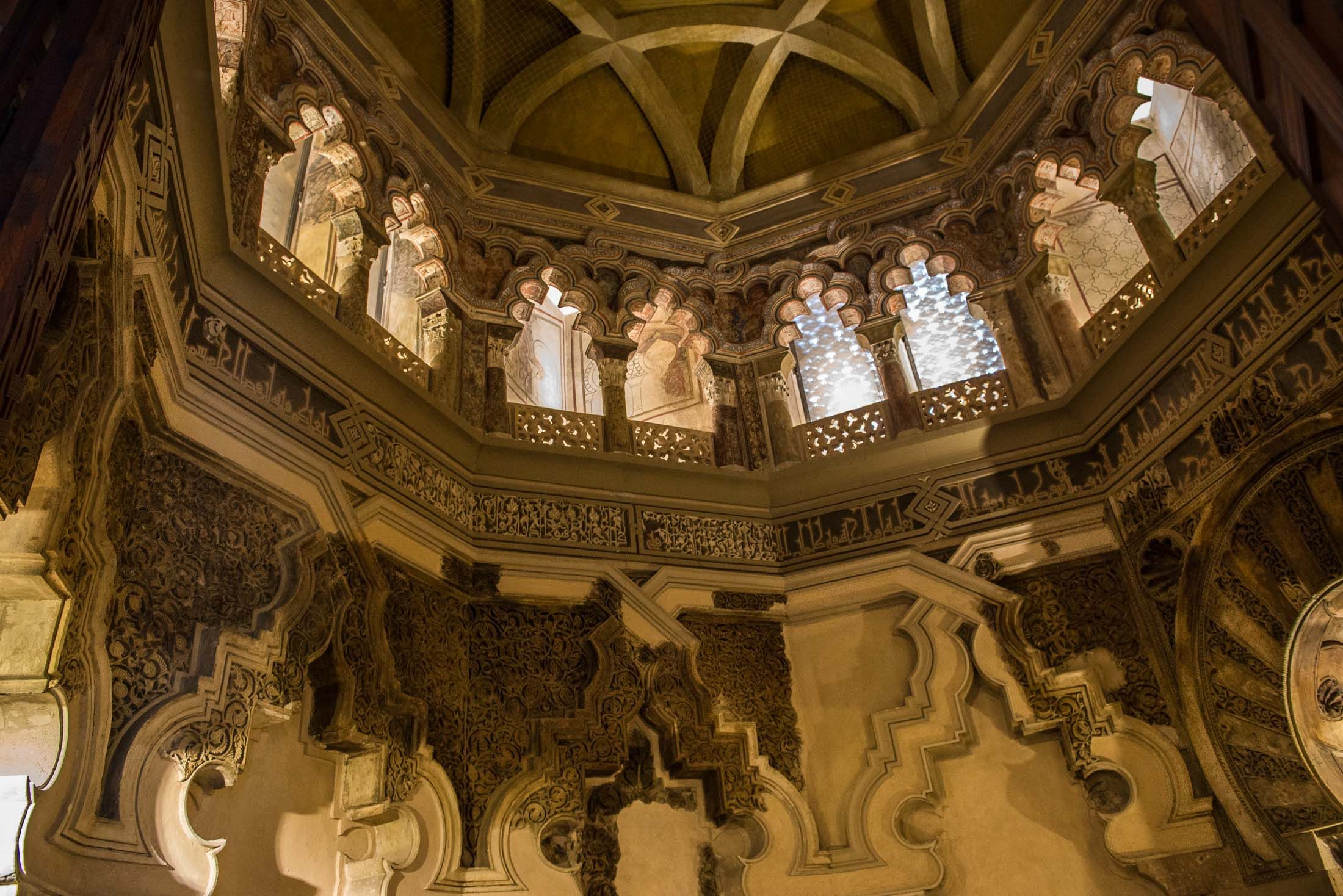 https://mdw-travel-data-us-east-1.s3.amazonaws.com/img/country/Spain/Aljaferia-Palace/img_05.jpg