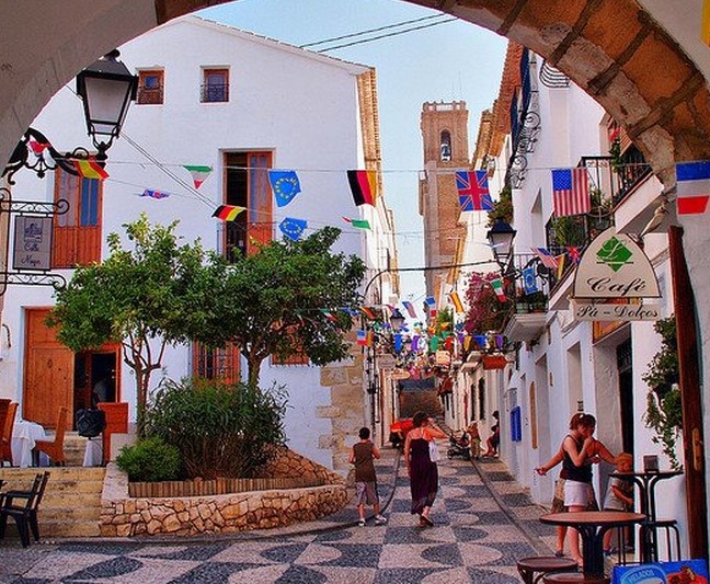 https://mdw-travel-data-us-east-1.s3.amazonaws.com/img/country/Spain/Altea-Old-Town/img_01.jpg
