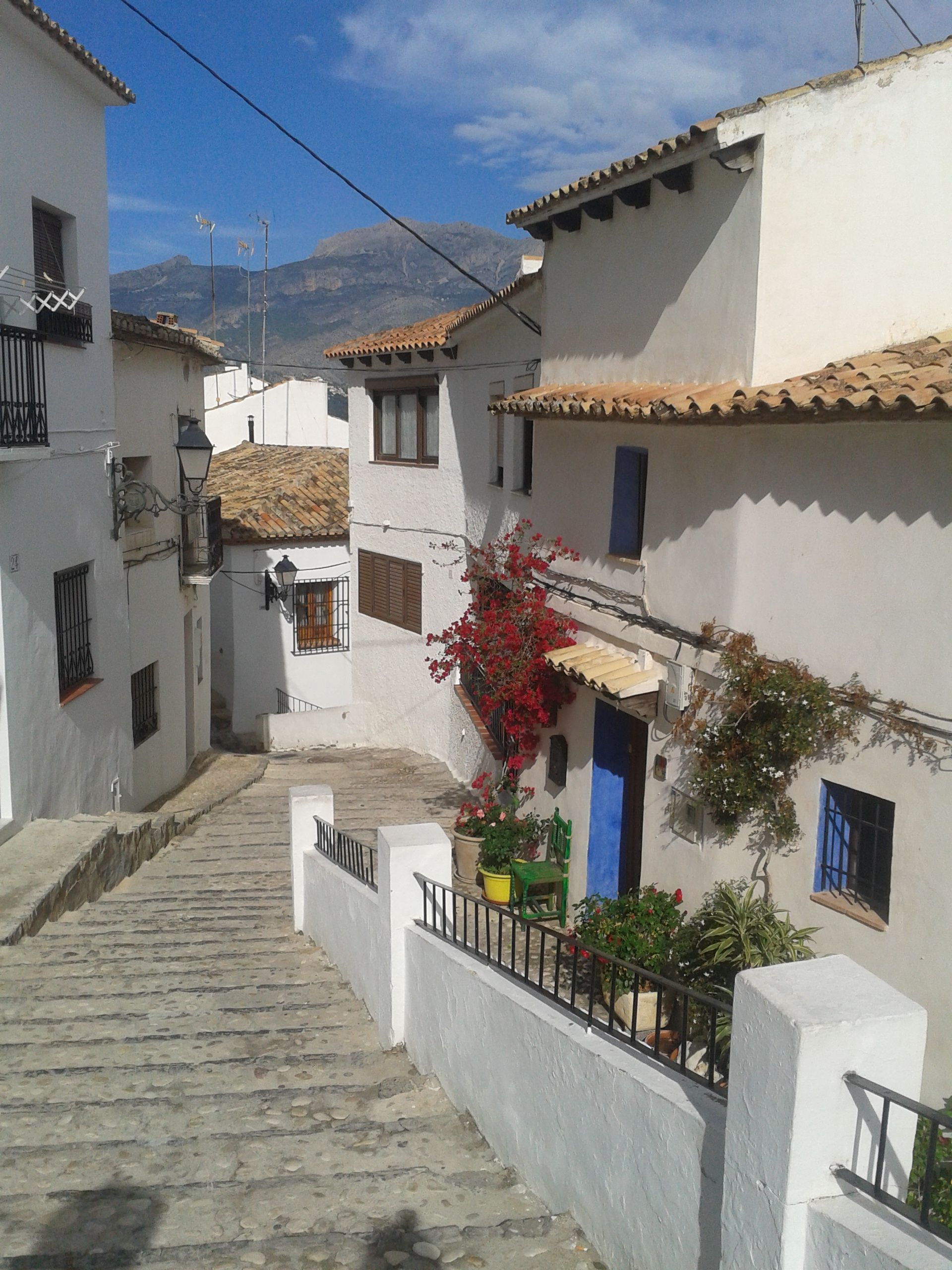 https://mdw-travel-data-us-east-1.s3.amazonaws.com/img/country/Spain/Altea-Old-Town/img_03.jpg