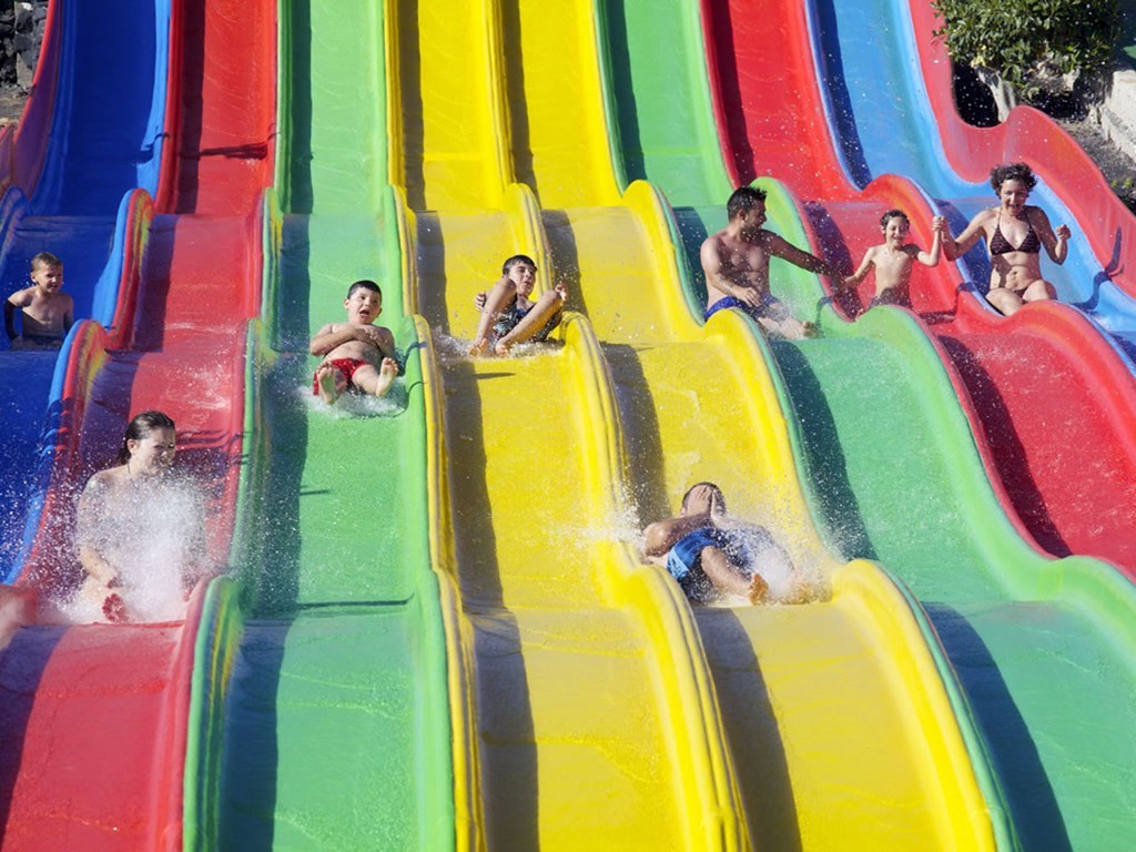 https://mdw-travel-data-us-east-1.s3.amazonaws.com/img/country/Spain/AquaPark-Costa-Teguise/img_01.jpg