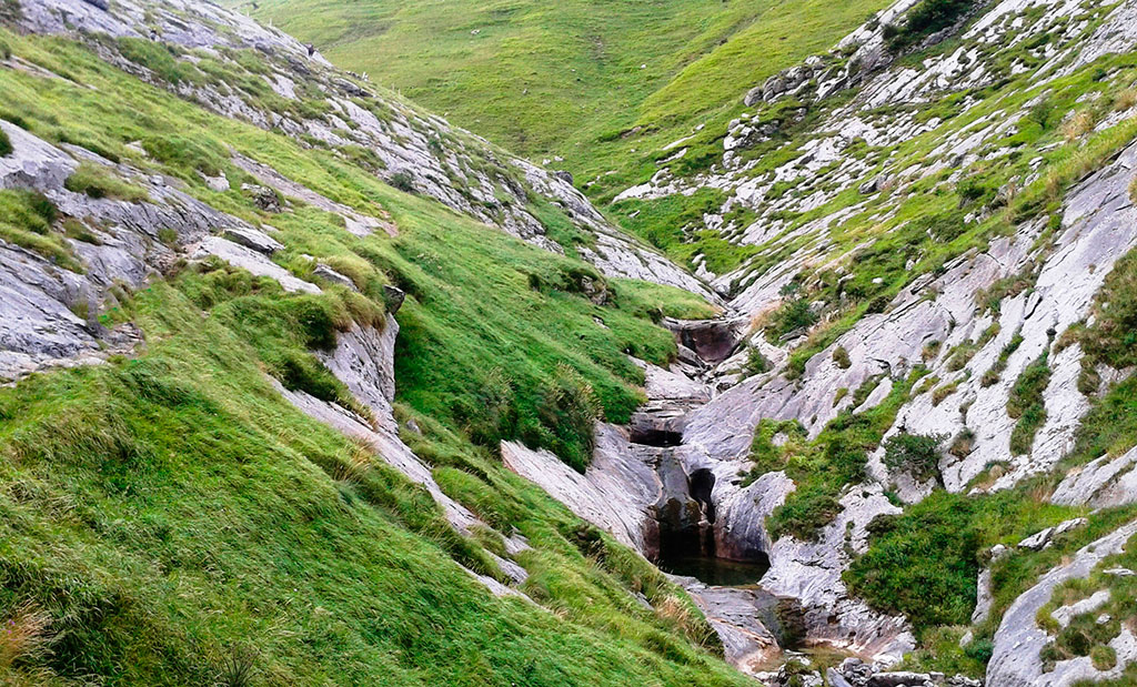 https://mdw-travel-data-us-east-1.s3.amazonaws.com/img/country/Spain/Aralar-Natural-Park/img_02.jpg