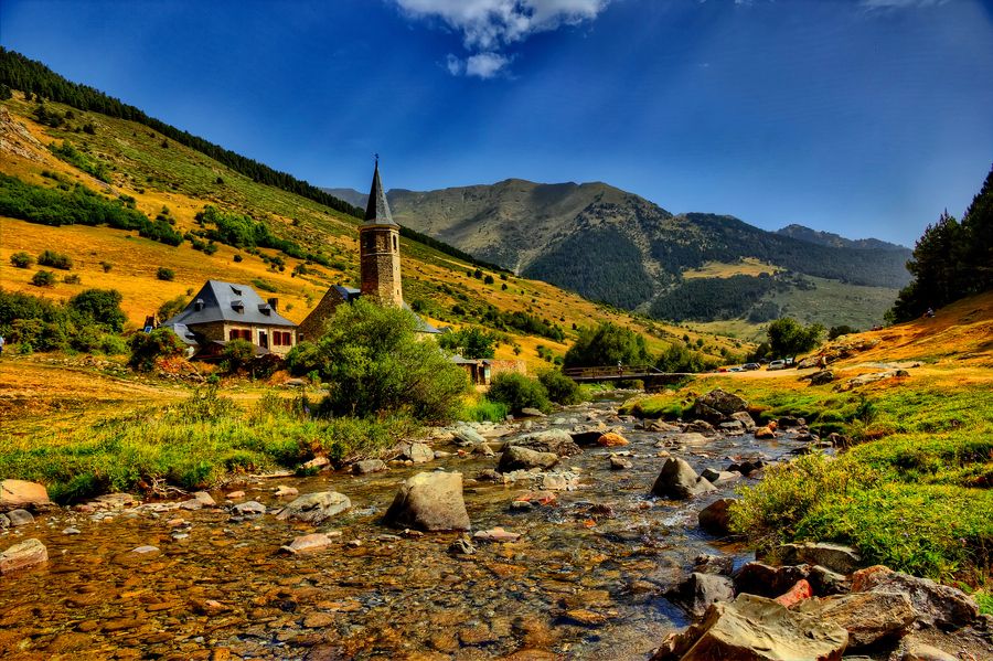 https://mdw-travel-data-us-east-1.s3.amazonaws.com/img/country/Spain/Aran-Valley/img_01.jpg