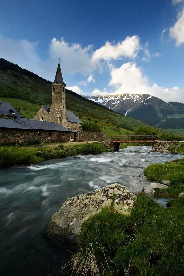 https://mdw-travel-data-us-east-1.s3.amazonaws.com/img/country/Spain/Aran-Valley/img_02.jpg