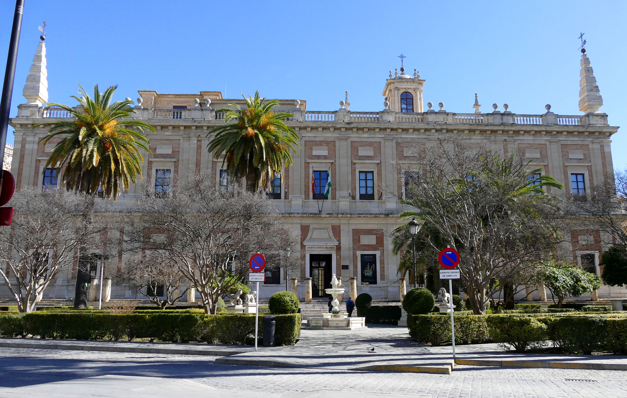 https://mdw-travel-data-us-east-1.s3.amazonaws.com/img/country/Spain/Archivo-General-de-Indias/img_00.jpg