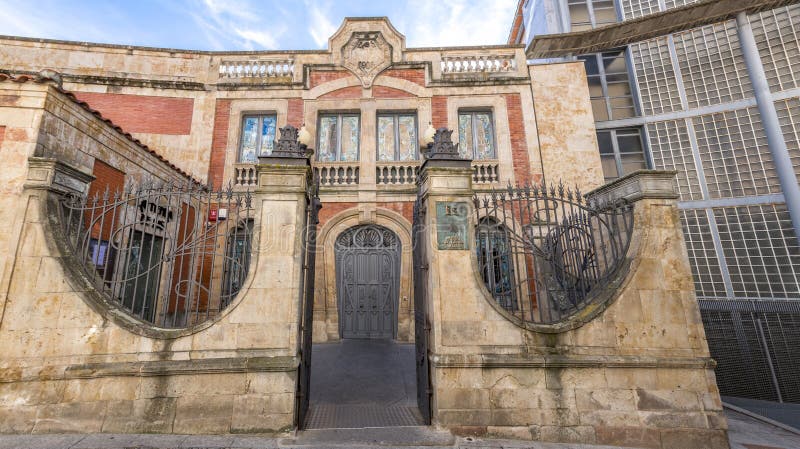 https://mdw-travel-data-us-east-1.s3.amazonaws.com/img/country/Spain/Art-Nouveau-and-Art-Deco-Museum/img_05.jpg