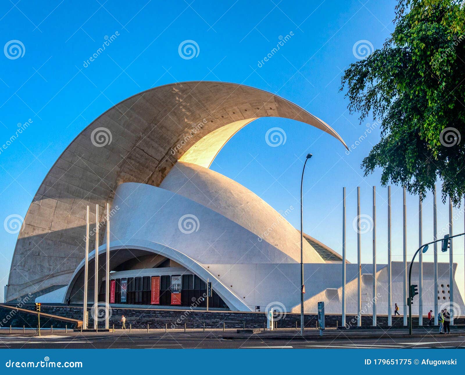 https://mdw-travel-data-us-east-1.s3.amazonaws.com/img/country/Spain/Auditorio-de-Tenerife/img_00.jpg