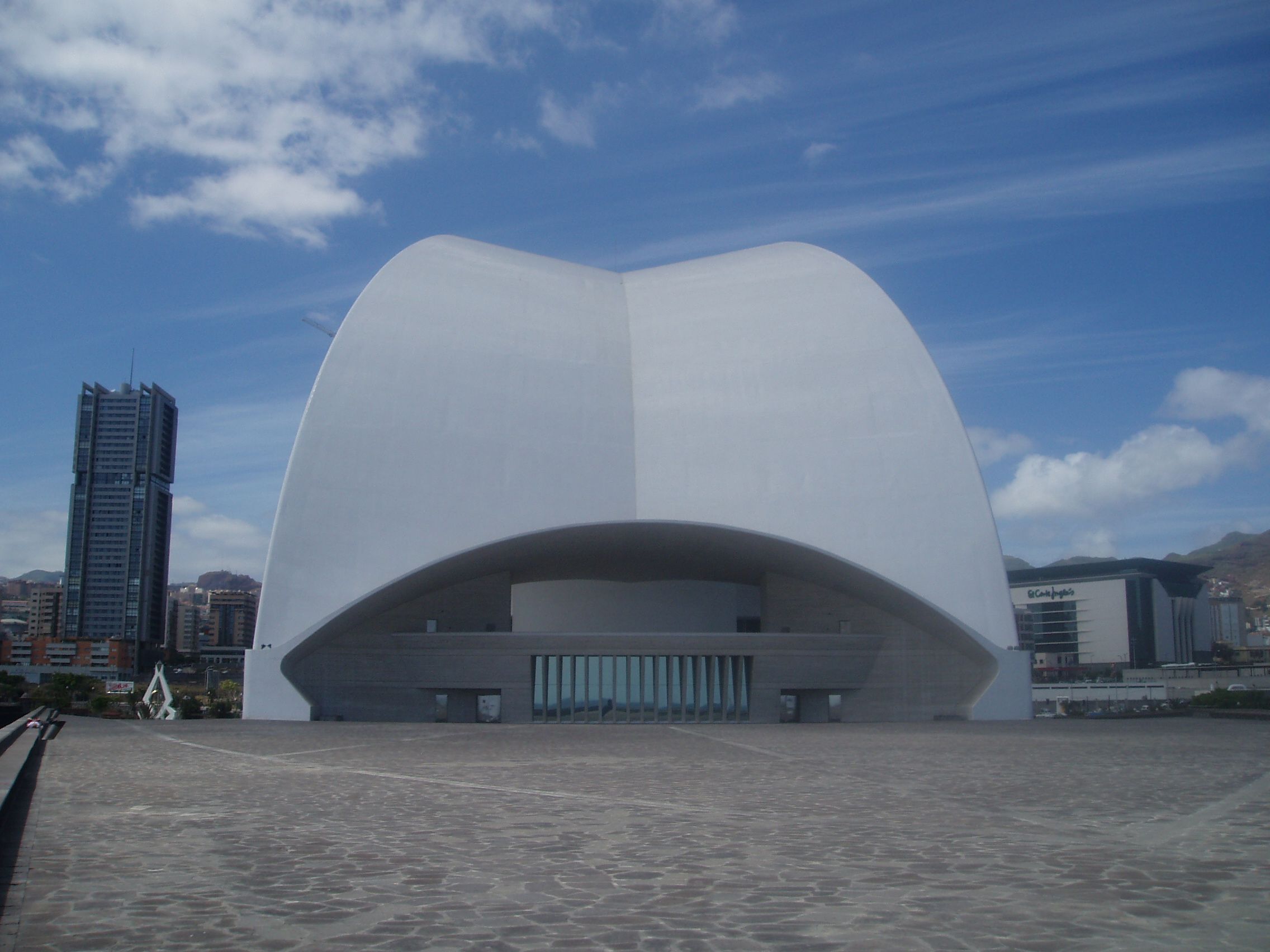 https://mdw-travel-data-us-east-1.s3.amazonaws.com/img/country/Spain/Auditorio-de-Tenerife/img_03.jpg
