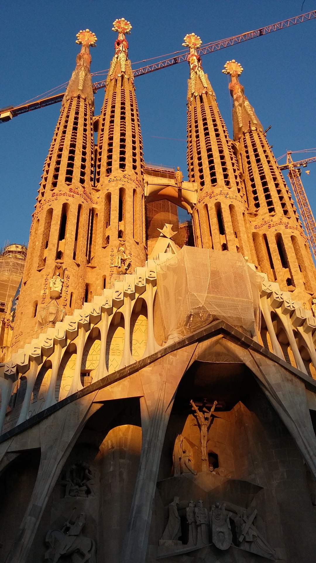 https://mdw-travel-data-us-east-1.s3.amazonaws.com/img/country/Spain/Barcelona-Cathedral/img_02.jpg