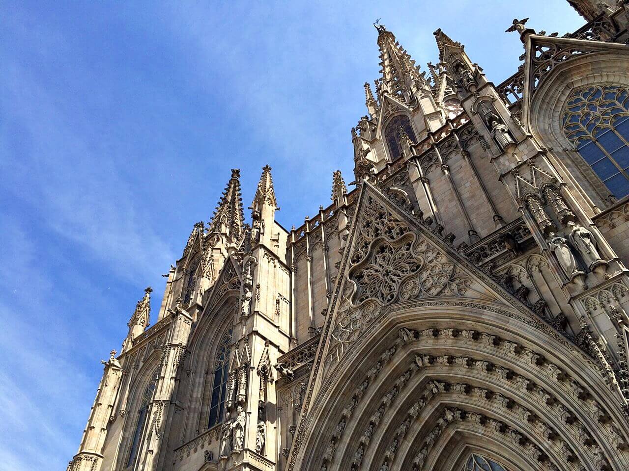 https://mdw-travel-data-us-east-1.s3.amazonaws.com/img/country/Spain/Barcelona-Cathedral/img_04.jpg