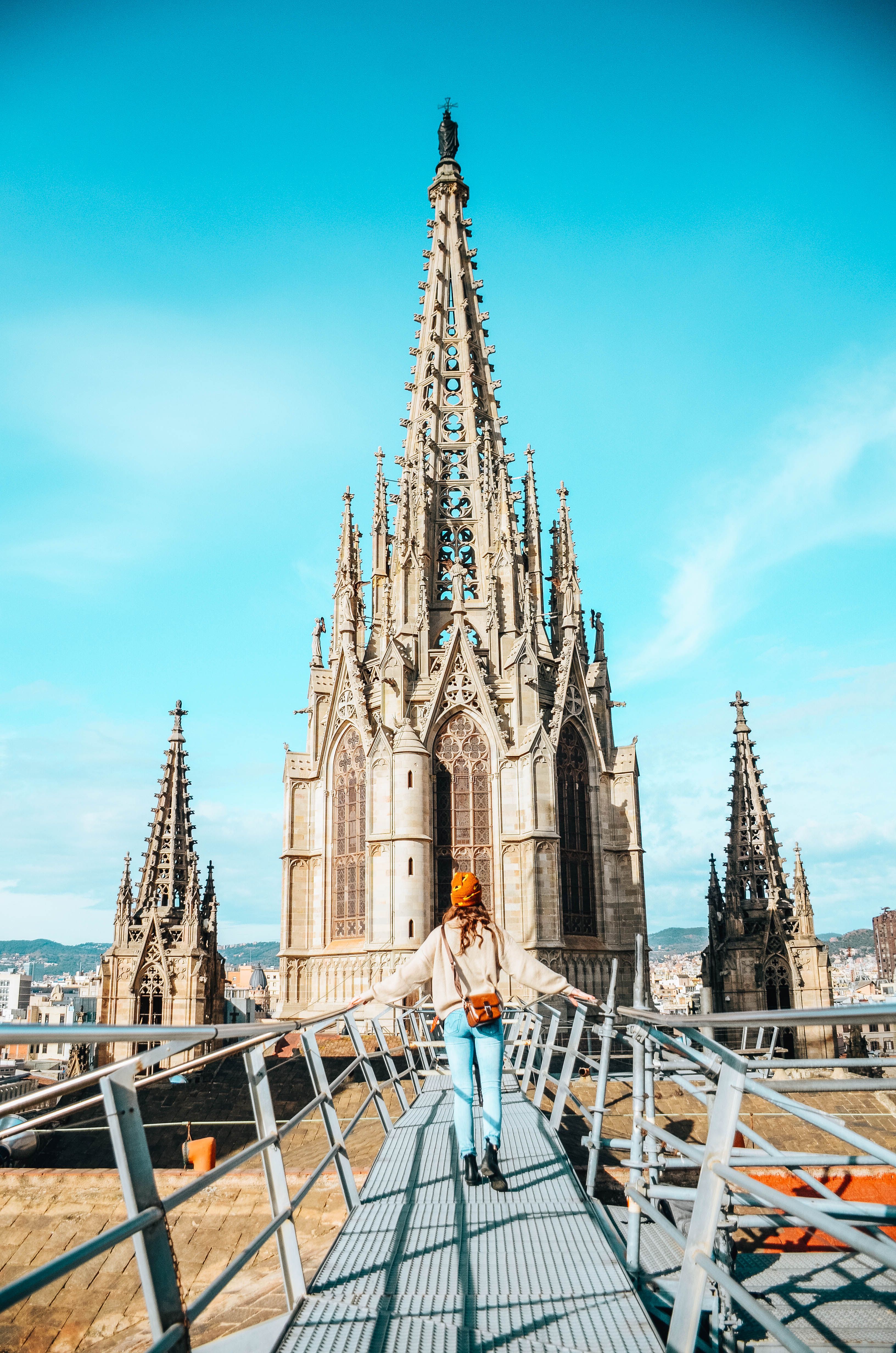 https://mdw-travel-data-us-east-1.s3.amazonaws.com/img/country/Spain/Barcelona-Cathedral/img_05.jpg