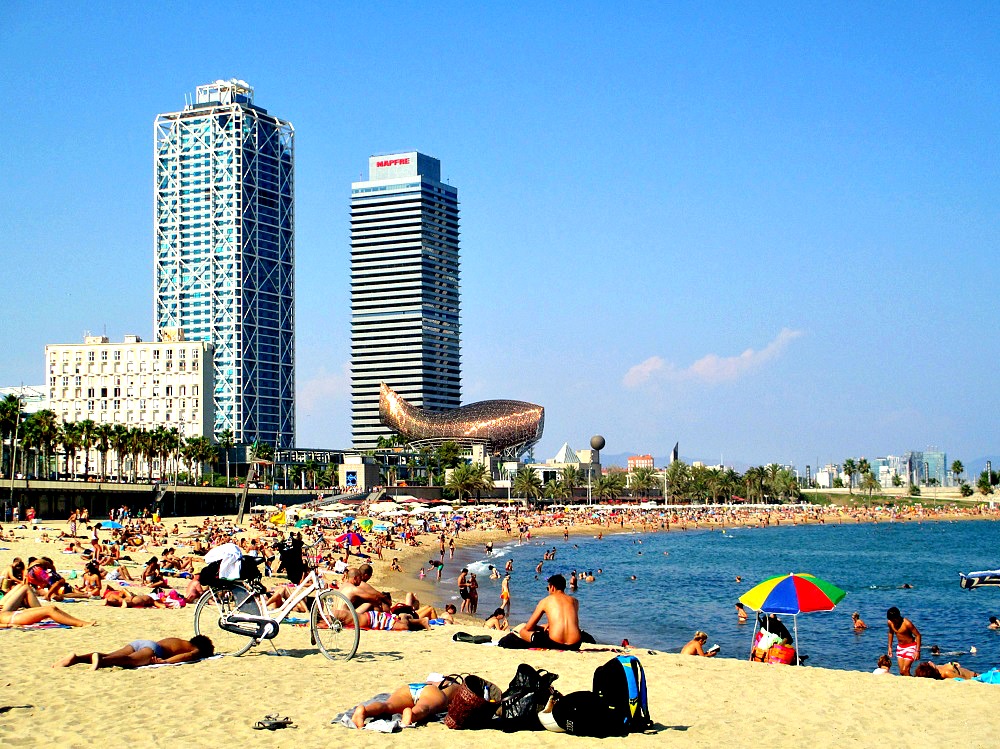 https://mdw-travel-data-us-east-1.s3.amazonaws.com/img/country/Spain/Barceloneta-Beach/img_01.jpg