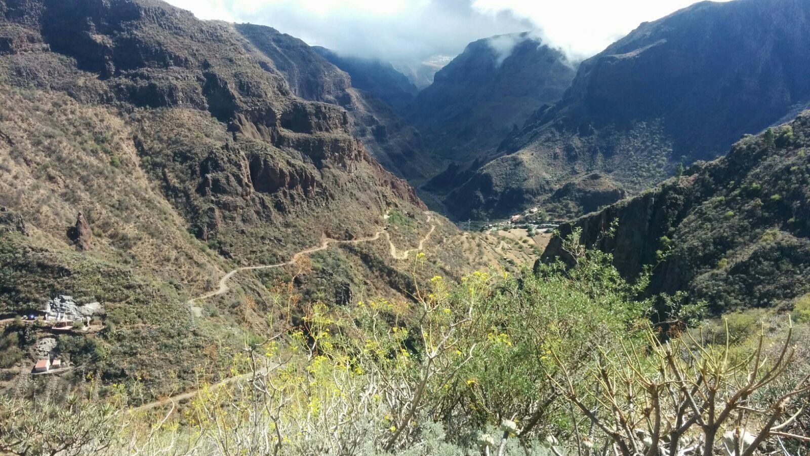 https://mdw-travel-data-us-east-1.s3.amazonaws.com/img/country/Spain/Barranco-de-Guayadeque/img_02.jpg